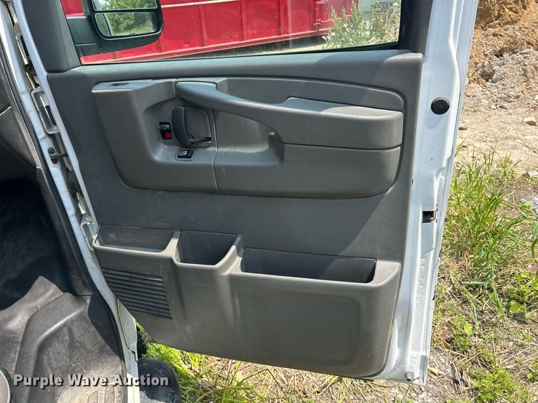 image for item DR4732 2015 GMC Savana G2500  van