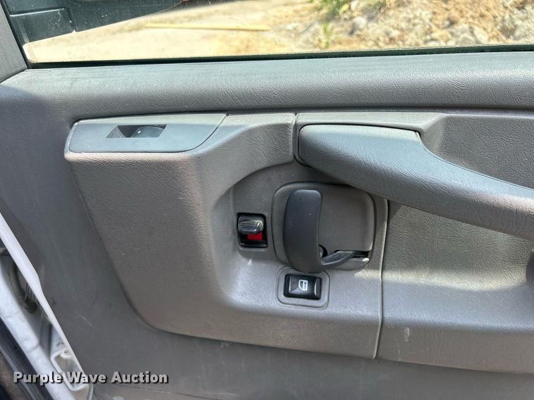 image for item DR4732 2015 GMC Savana G2500  van