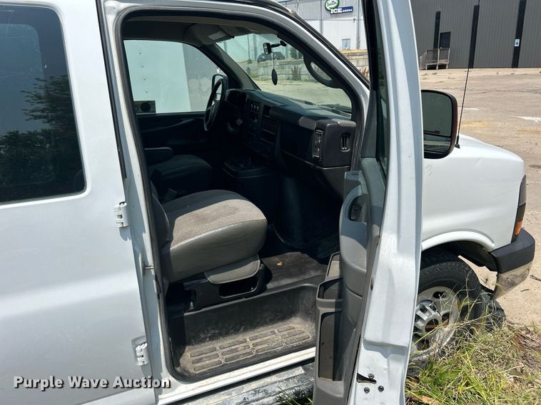 image for item DR4732 2015 GMC Savana G2500  van