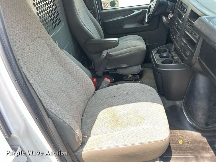 image for item DR4732 2015 GMC Savana G2500  van