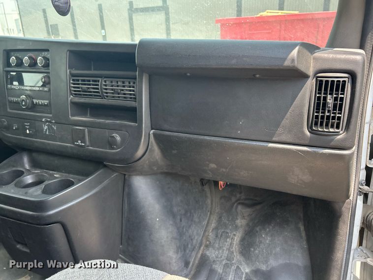 image for item DR4732 2015 GMC Savana G2500  van