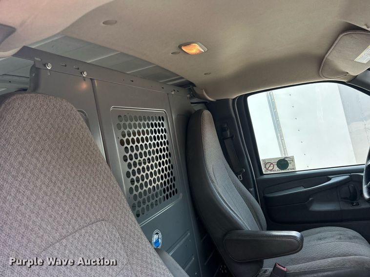 image for item DR4732 2015 GMC Savana G2500  van