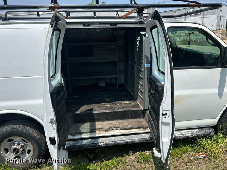 image for item DR4732 2015 GMC Savana G2500  van