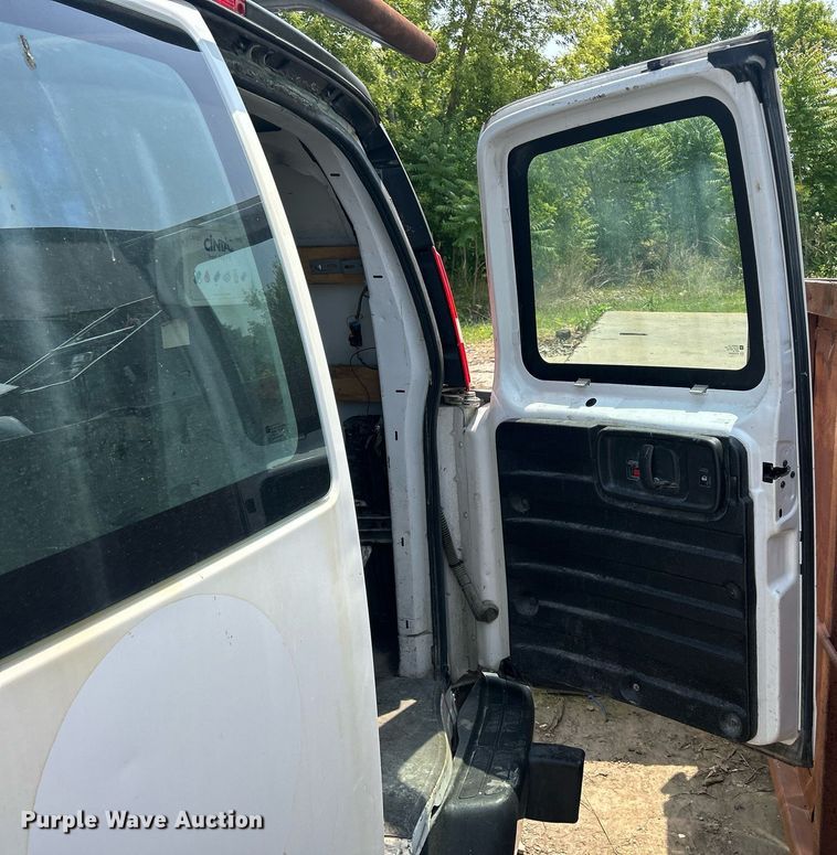 image for item DR4732 2015 GMC Savana G2500  van