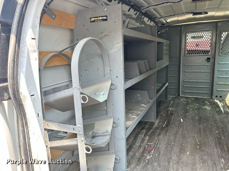 image for item DR4732 2015 GMC Savana G2500  van