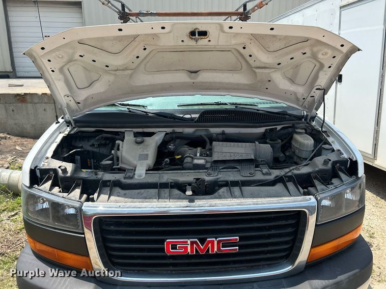 image for item DR4732 2015 GMC Savana G2500  van