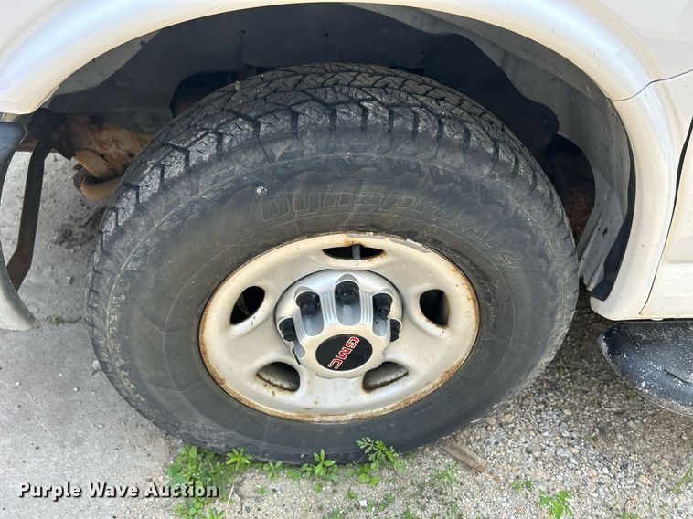 image for item DR4732 2015 GMC Savana G2500  van