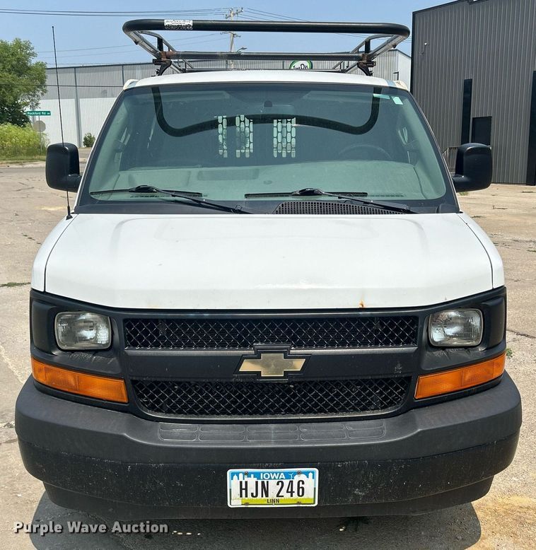 image for item DR4733 2017 Chevrolet Express 2500  van