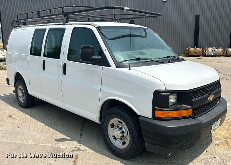image for item DR4733 2017 Chevrolet Express 2500  van