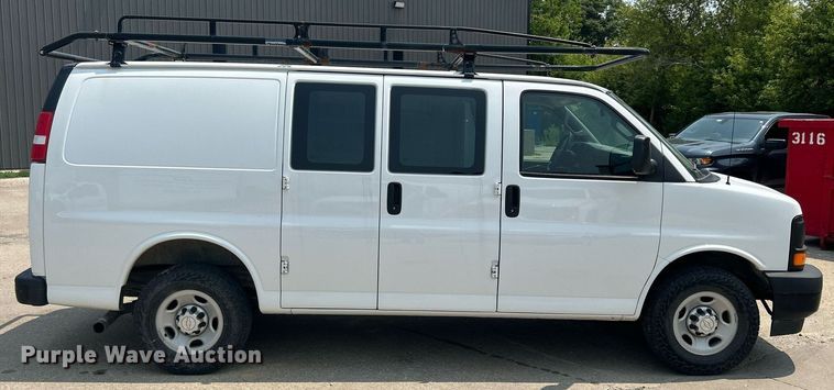 image for item DR4733 2017 Chevrolet Express 2500  van