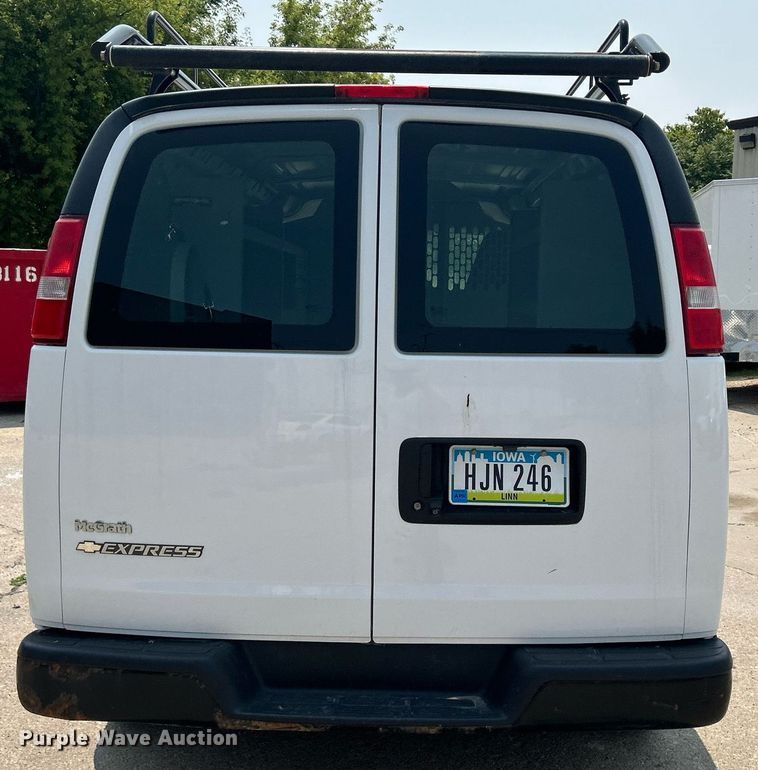 image for item DR4733 2017 Chevrolet Express 2500  van