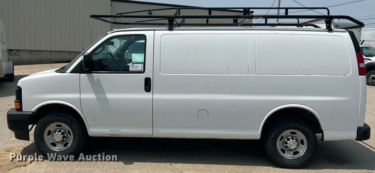 image for item DR4733 2017 Chevrolet Express 2500  van