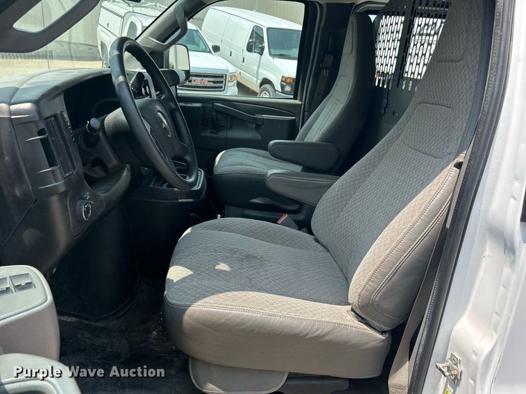 image for item DR4733 2017 Chevrolet Express 2500  van