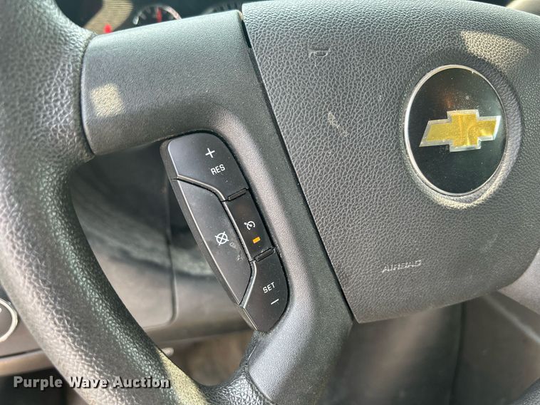 image for item DR4733 2017 Chevrolet Express 2500  van