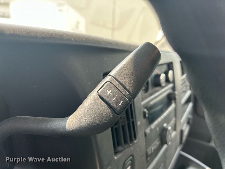 image for item DR4733 2017 Chevrolet Express 2500  van