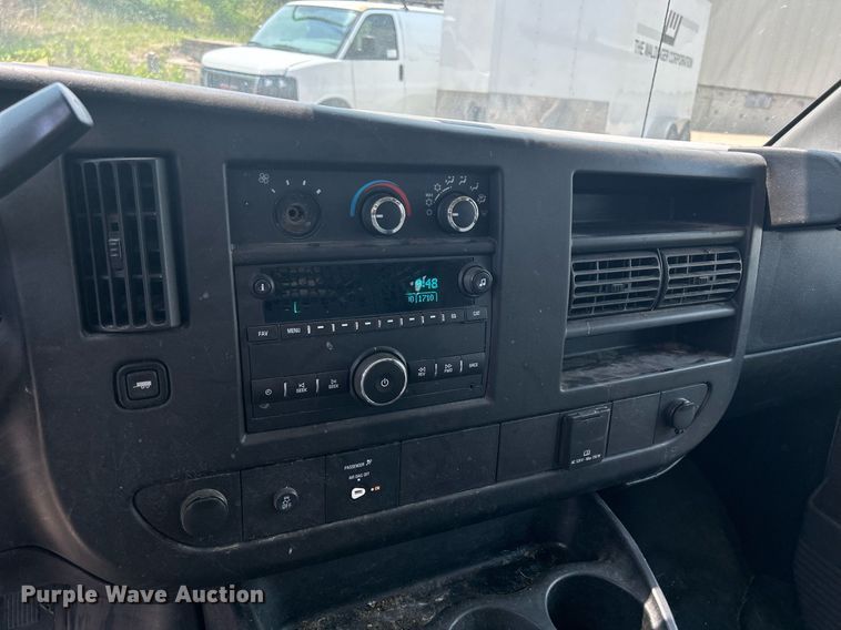 image for item DR4733 2017 Chevrolet Express 2500  van