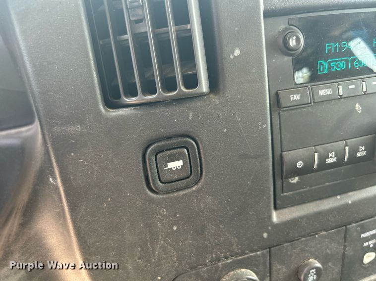 image for item DR4733 2017 Chevrolet Express 2500  van