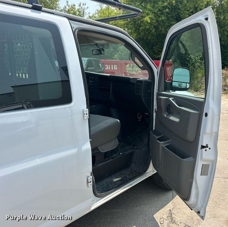 image for item DR4733 2017 Chevrolet Express 2500  van