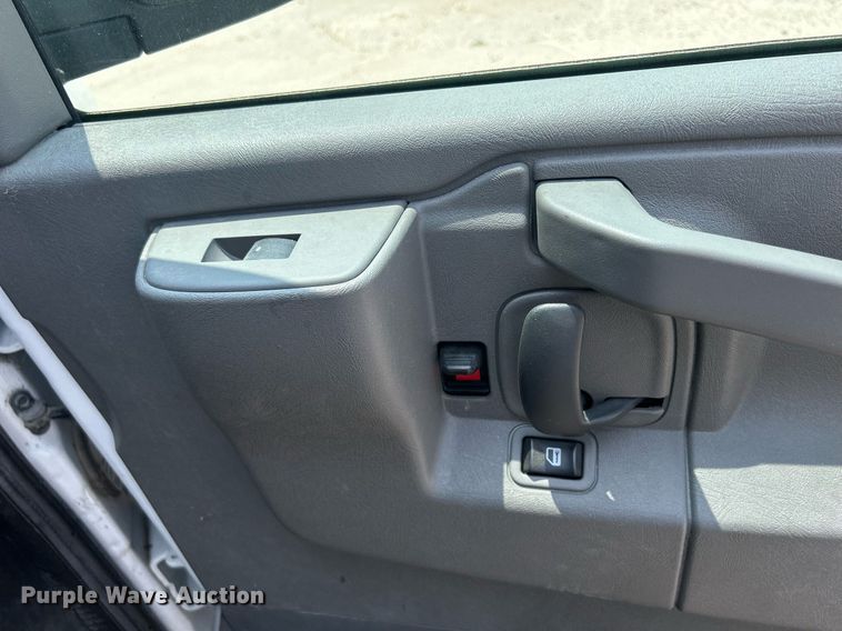 image for item DR4733 2017 Chevrolet Express 2500  van