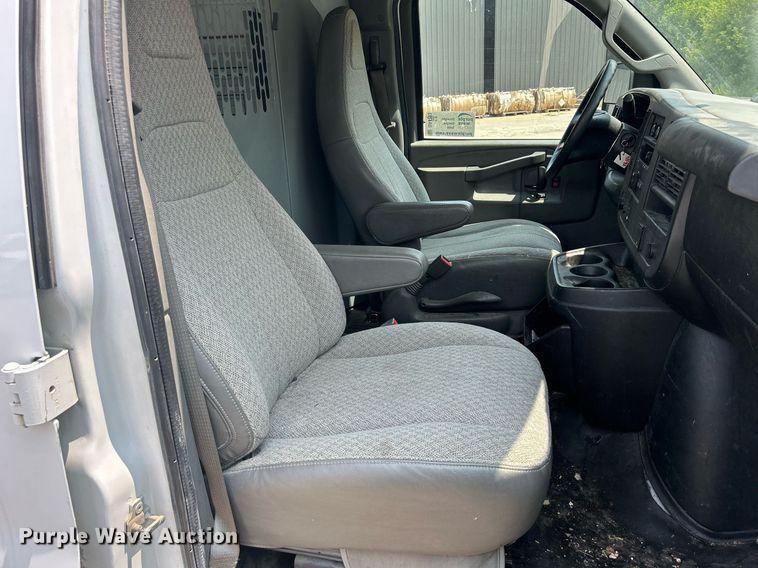 image for item DR4733 2017 Chevrolet Express 2500  van