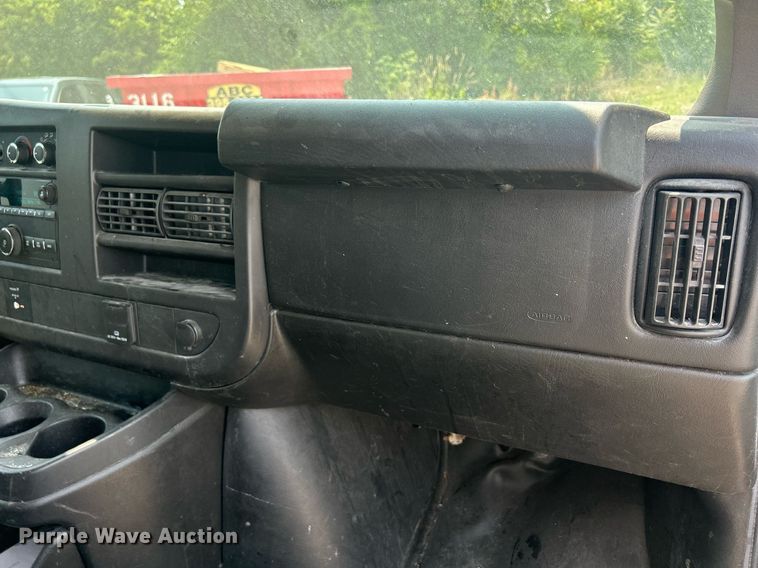 image for item DR4733 2017 Chevrolet Express 2500  van