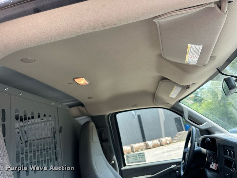 image for item DR4733 2017 Chevrolet Express 2500  van