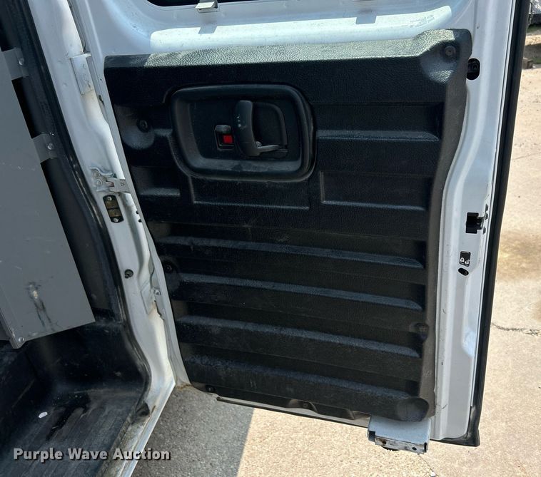 image for item DR4733 2017 Chevrolet Express 2500  van