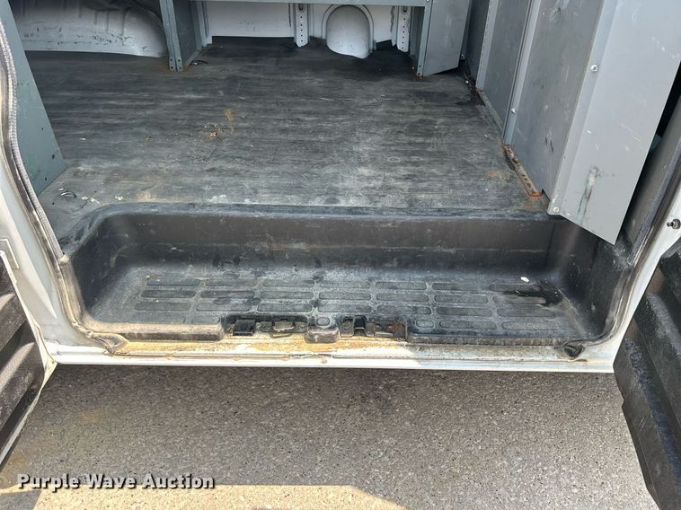 image for item DR4733 2017 Chevrolet Express 2500  van