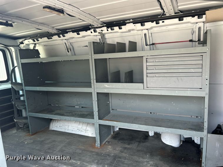 image for item DR4733 2017 Chevrolet Express 2500  van