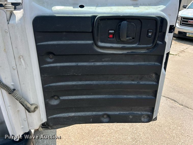 image for item DR4733 2017 Chevrolet Express 2500  van