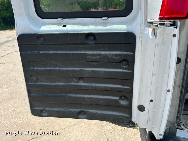 image for item DR4733 2017 Chevrolet Express 2500  van