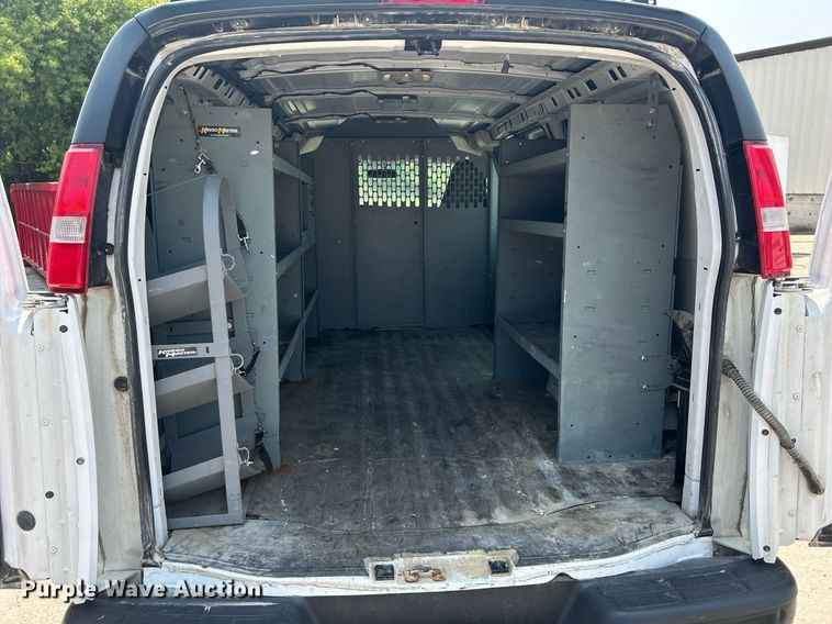 image for item DR4733 2017 Chevrolet Express 2500  van