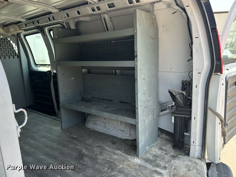 image for item DR4733 2017 Chevrolet Express 2500  van