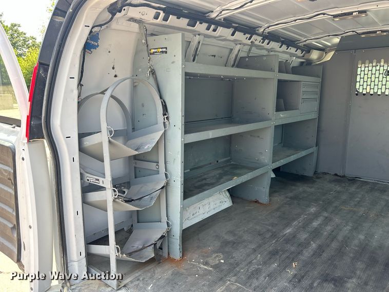 image for item DR4733 2017 Chevrolet Express 2500  van