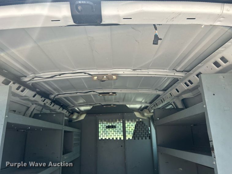 image for item DR4733 2017 Chevrolet Express 2500  van