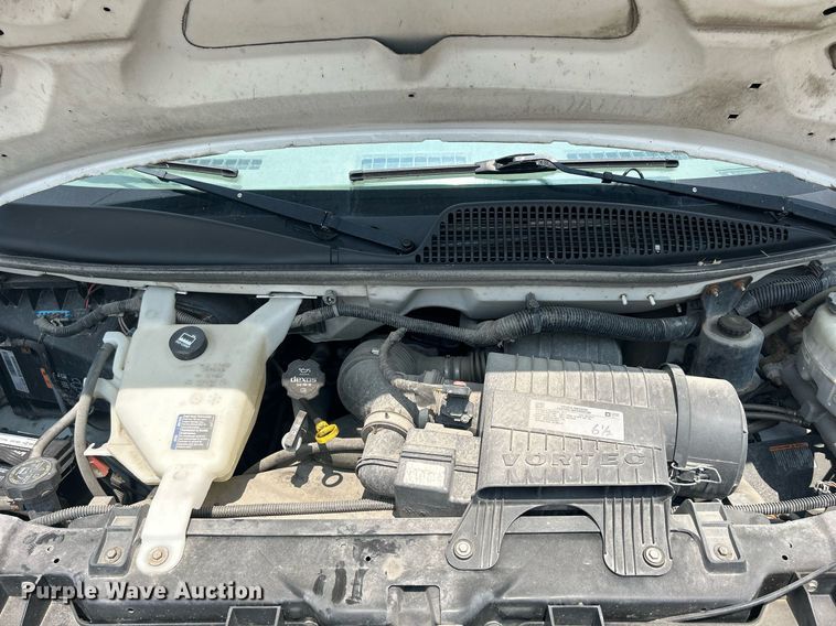 image for item DR4733 2017 Chevrolet Express 2500  van