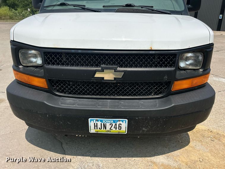 image for item DR4733 2017 Chevrolet Express 2500  van
