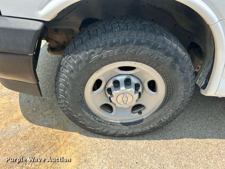 image for item DR4733 2017 Chevrolet Express 2500  van