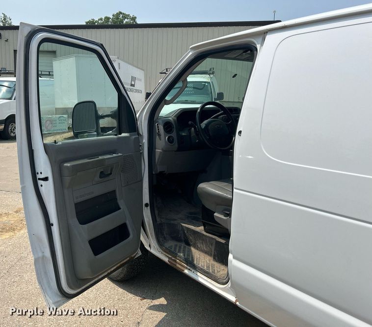image for item DR4735 2014 Ford E350 Super Duty  van