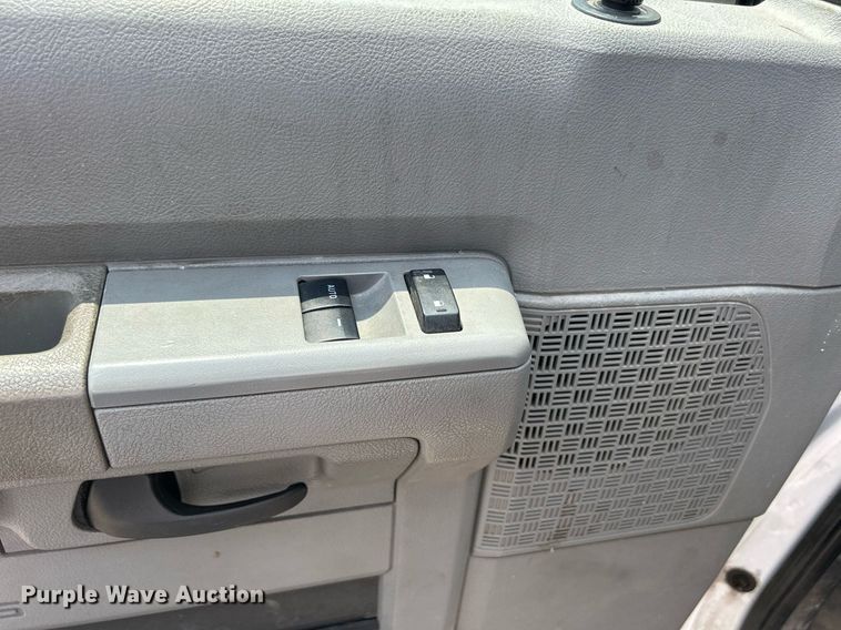 image for item DR4735 2014 Ford E350 Super Duty  van