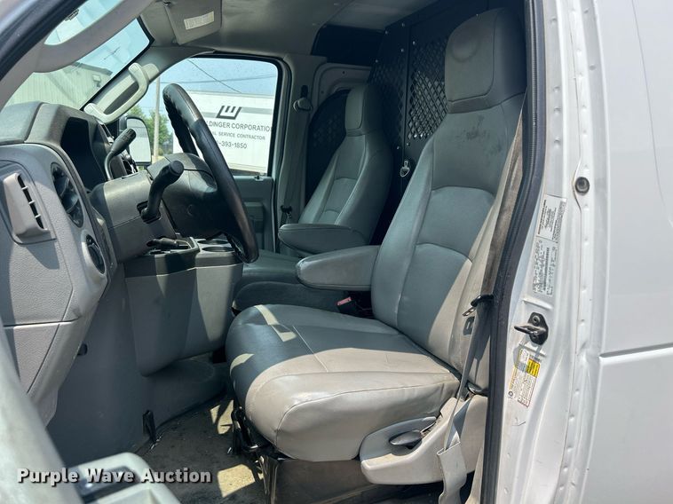 image for item DR4735 2014 Ford E350 Super Duty  van