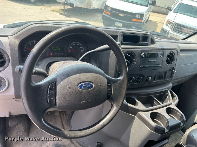 image for item DR4735 2014 Ford E350 Super Duty  van