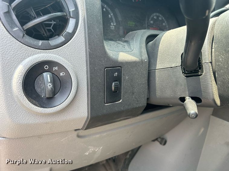 image for item DR4735 2014 Ford E350 Super Duty  van