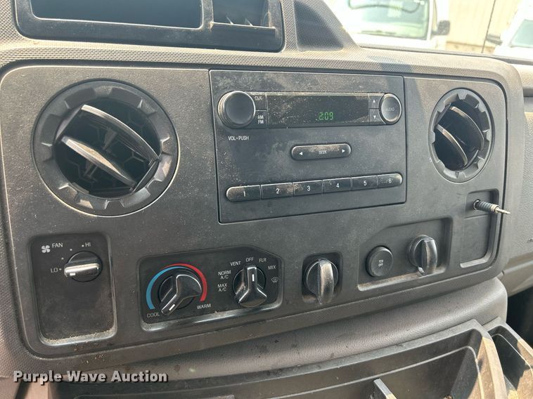 image for item DR4735 2014 Ford E350 Super Duty  van