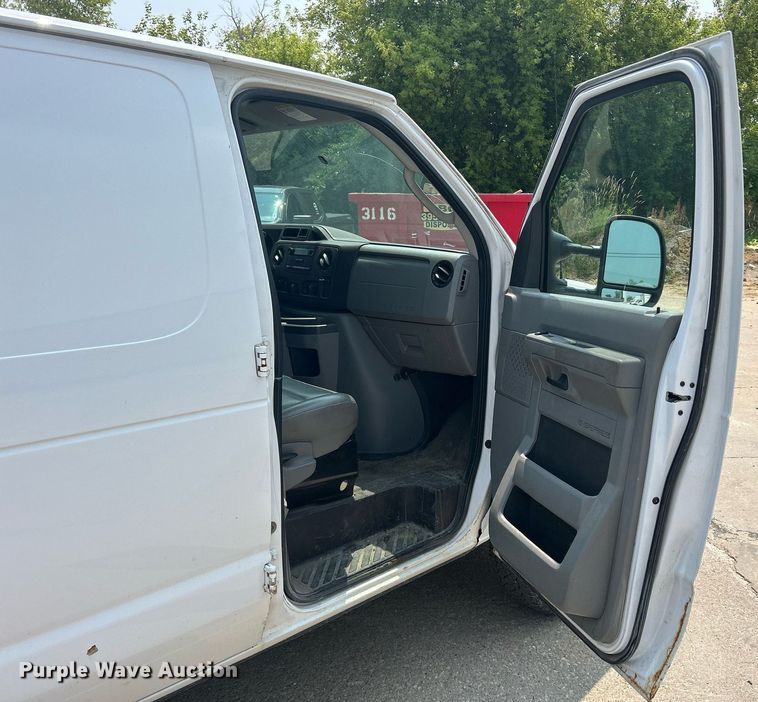image for item DR4735 2014 Ford E350 Super Duty  van