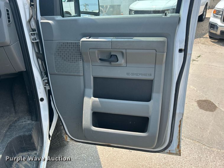 image for item DR4735 2014 Ford E350 Super Duty  van