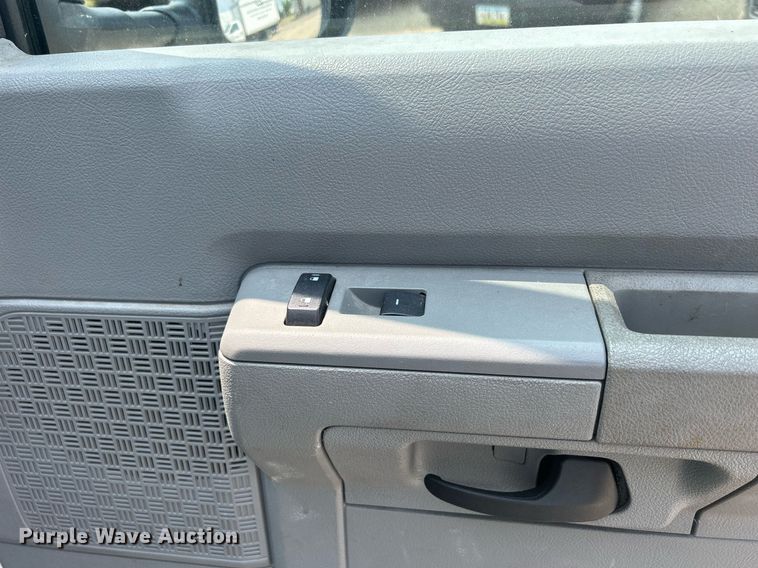 image for item DR4735 2014 Ford E350 Super Duty  van