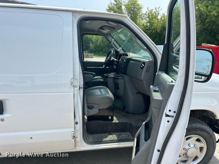 image for item DR4735 2014 Ford E350 Super Duty  van