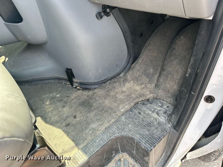 image for item DR4735 2014 Ford E350 Super Duty  van