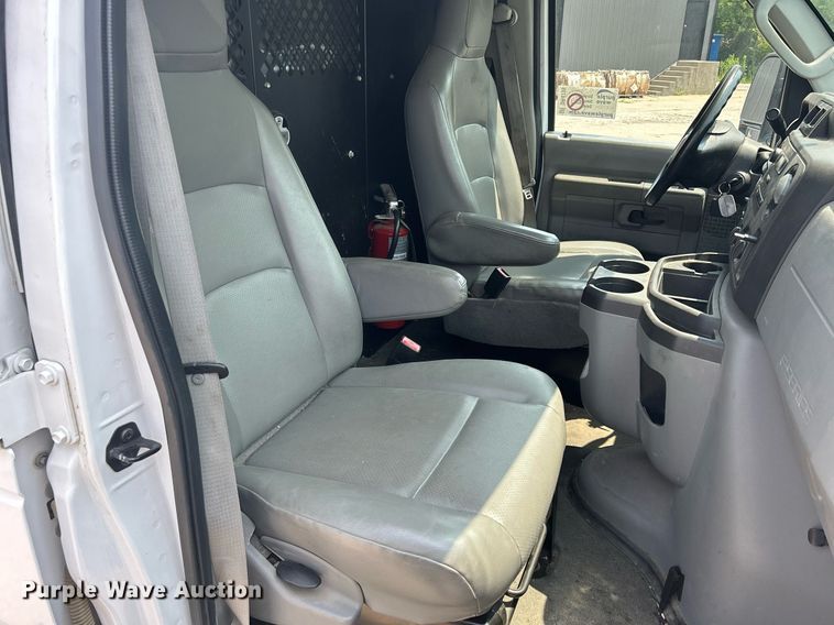 image for item DR4735 2014 Ford E350 Super Duty  van